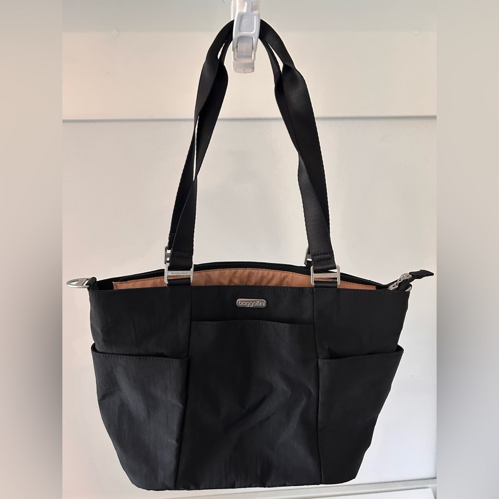 Black Avenue Medium Tote by Baggallini
